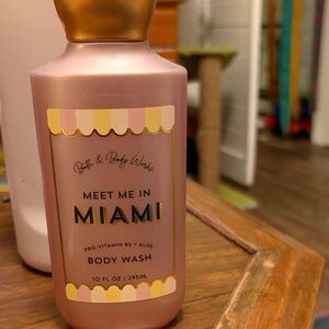 Bath & Body Works Meet Me in Miami Body Wash - Pink and Gold
